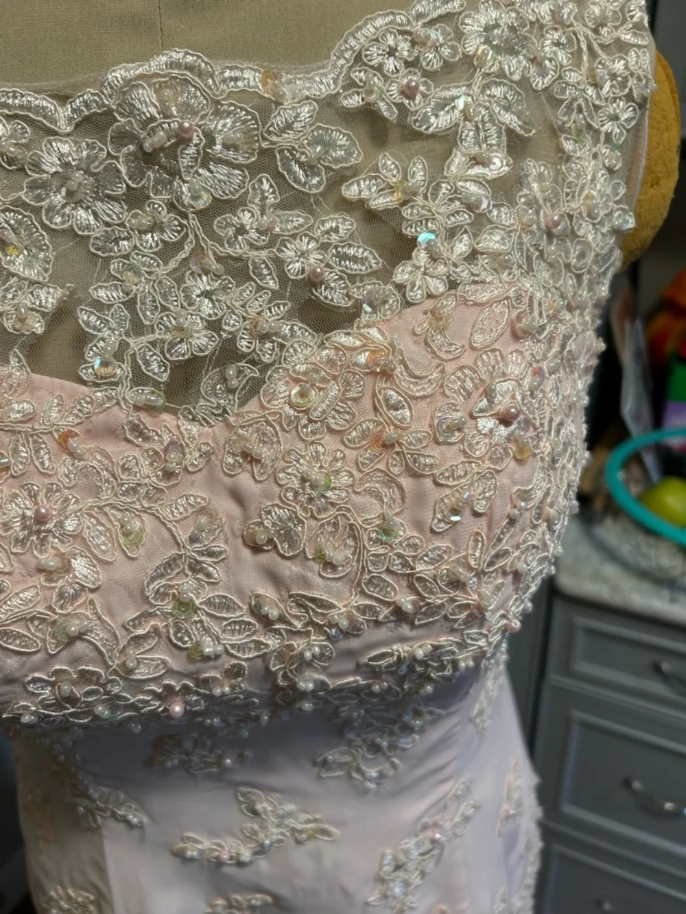 Hebeos Elegant Lace-Appliqué Evening Formal Gown in Light Pink Wedding - Picture 3 of 5